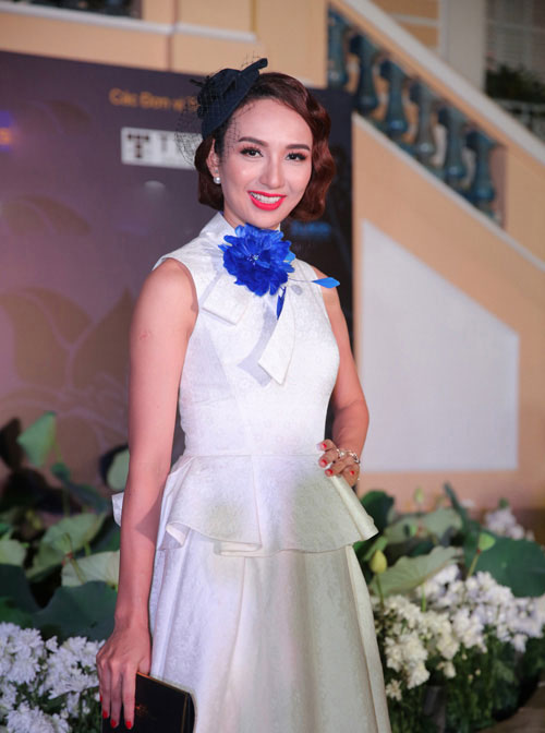 Huyền My, Chi Pu "sáng" hơn sao nhờ váy trong suốt - 6