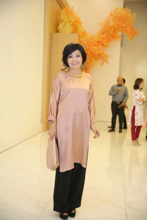 Huyền My, Chi Pu "sáng" hơn sao nhờ váy trong suốt - 7