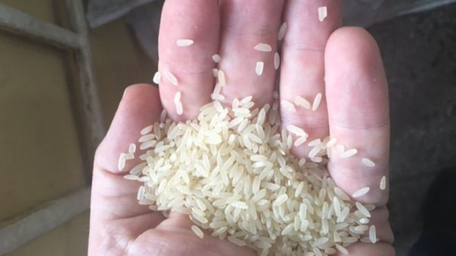 Phát hiện 2,5 tấn “gạo nhựa” ở Nigeria - 1