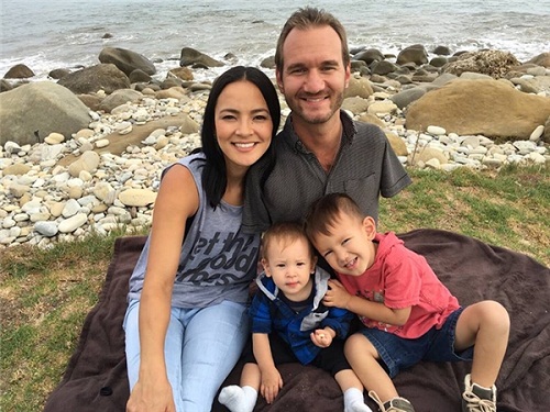 Cuộc sống gia đình chàng trai Nick Vujicic sau 4 năm - 7