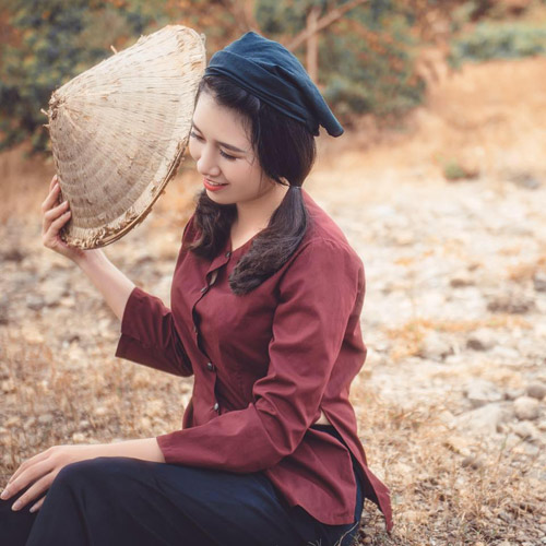 “Hot girl gặt lúa” lại gây thương nhớ với hình ảnh thôn nữ - 3