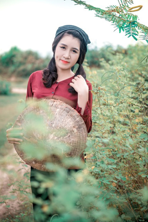 “Hot girl gặt lúa” lại gây thương nhớ với hình ảnh thôn nữ - 4