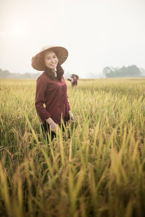 “Hot girl gặt lúa” lại gây thương nhớ với hình ảnh thôn nữ - 7
