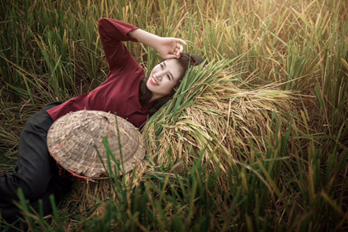 “Hot girl gặt lúa” lại gây thương nhớ với hình ảnh thôn nữ - 8