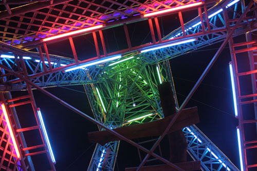 Dân dựng &#34;tháp Eiffel&#34; cao 34m độc nhất vô nhị đón Noel - 7