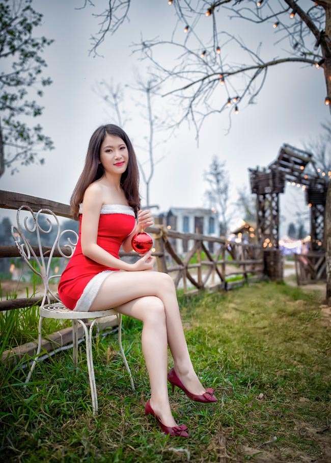 Hà Thanh sở hữu thân hình chuẩn với đôi chân dài miên man (ảnh: Huy Hoàng).&nbsp;