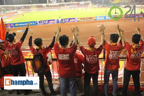 U21 HAGL thắng đậm, fan ùa vào sân &#34;săn&#34; Xuân Trường - 5