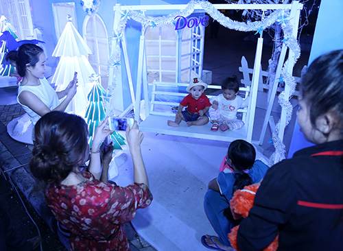 Những &#34;thiên đường&#34; Noel đẹp hút hồn giới trẻ Sài Gòn - 4
