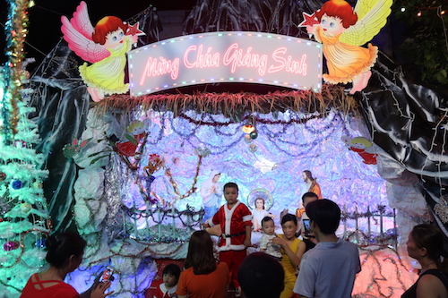 Những &#34;thiên đường&#34; Noel đẹp hút hồn giới trẻ Sài Gòn - 12