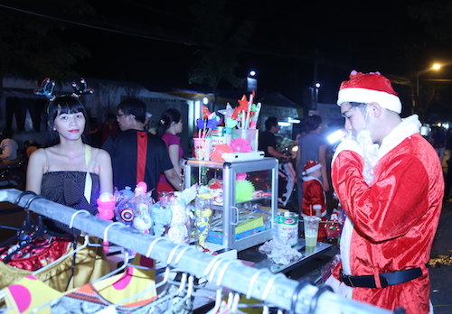 Những &#34;thiên đường&#34; Noel đẹp hút hồn giới trẻ Sài Gòn - 14