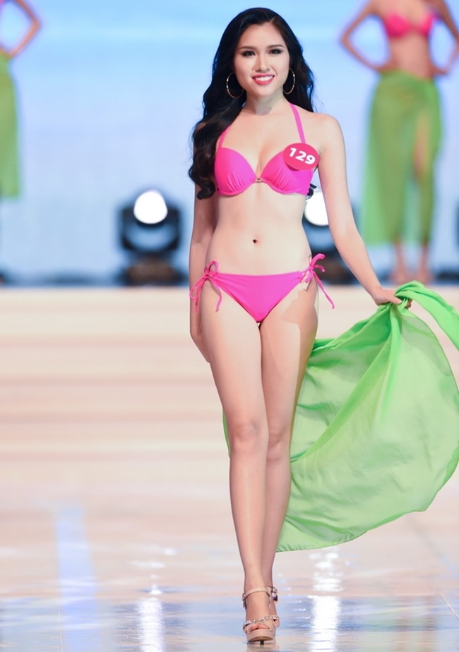 Trước khi làm MC, Thanh Huyền từng lọt Top 15 Hoa hậu Hoàn vũ 2015.