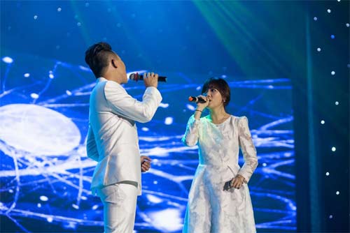 Trấn Thành - Hari Won: Cặp uyên ương &#34;nghiện&#34; đồ đôi - 3