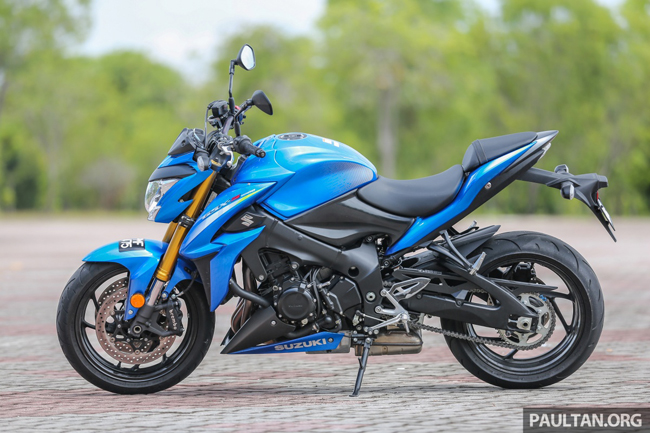 Thiết kế này đáp ứng tốt tiêu chí mang đến sự thoải mái cho người lái. Xe GSX-S1000 2016 một mẫu xe đường phố với kiểu dáng năng động, thừa hưởng sức mạnh từ dòng xe GSX-R, cùng sự tiện lợi và linh hoạt tối đa trong điều khiển.