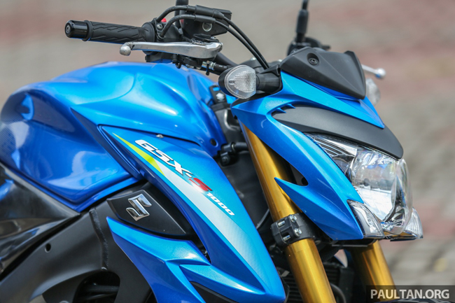 Vì thế không còn nghi ngờ gì khi chạy trên đường đông đúc hay cua góc, xế mới của Suzuki vẫn đem lại cảm giác nhẹ nhàng và nhanh nhẹn, dễ dàng xử lý.