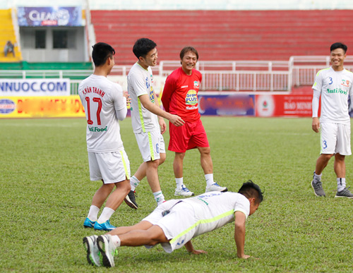 Công Phượng, Xuân Trường “tung chiêu” ở sân Thống Nhất - 4