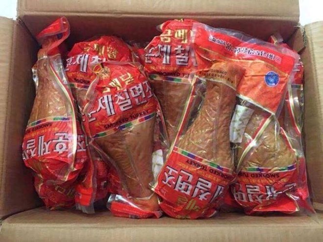 Đùi gà khủng giá 250.000 đồng/chiếc “cháy hàng” ở HN - 1