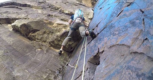 Liều nhất trái đất: Tay không leo núi dựng đứng - 1