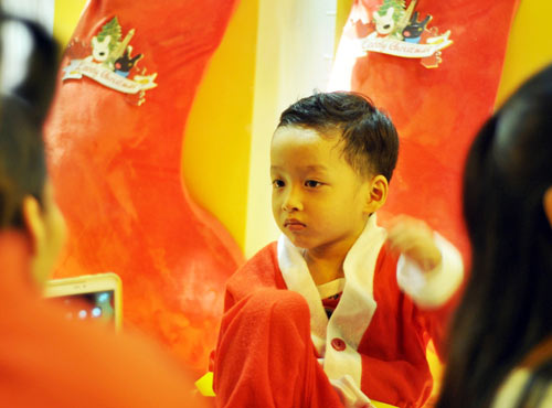 Ảnh: Người Sài Gòn &#34;hành xác&#34; trong đêm Noel - 14