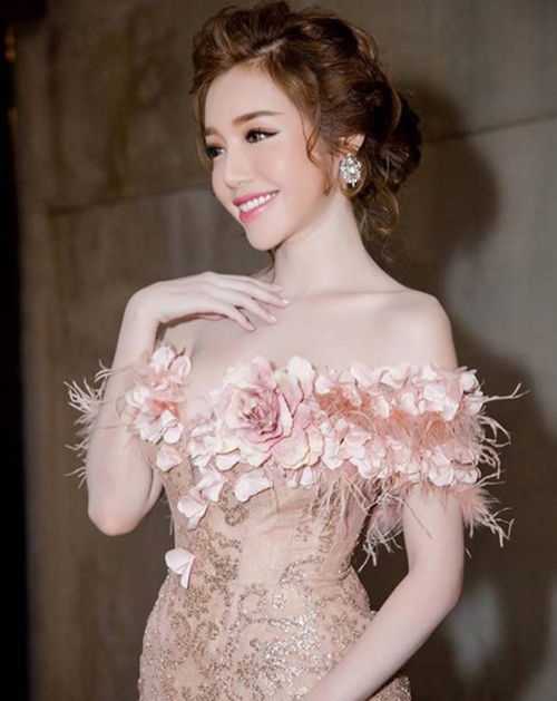 Hot girl Midu, Chi Pu đón Giáng sinh thế nào? - 5