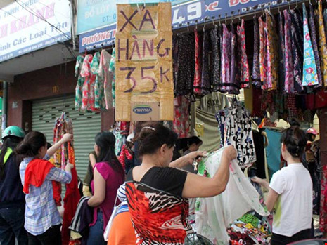 Đi mua hàng sale off cuối năm - 1