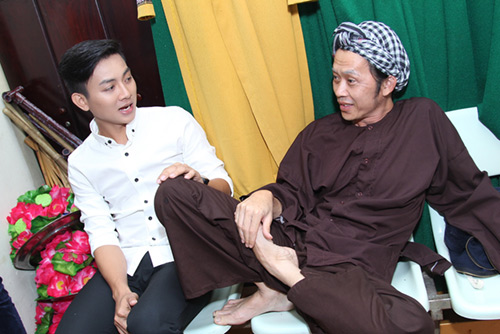 Dáng ngồi ngoài đời thực chỉ có ở Hoài Linh - 5