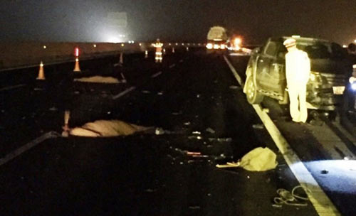 Dừng thay lốp trên cao tốc, 2 người bị đâm tử vong - 1