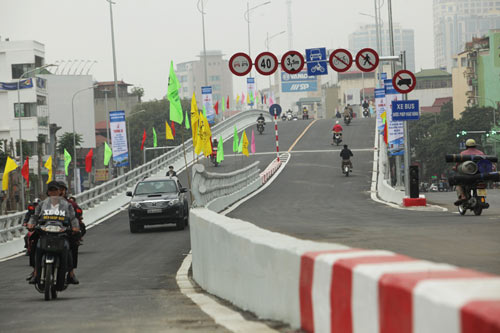 HN: Thông xe cầu vượt trăm tỷ tại &#34;điểm đen&#34; ùn tắc giao thông - 4