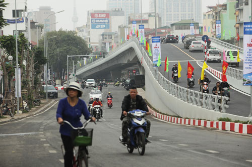 HN: Thông xe cầu vượt trăm tỷ tại &#34;điểm đen&#34; ùn tắc giao thông - 3