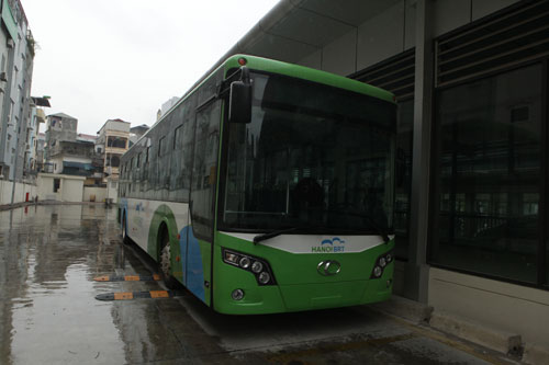 Chủ tịch Hà Nội nói gì về xe buýt nhanh BRT? - 1