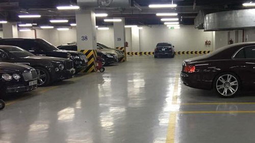 Hà Nội: Một hầm đỗ xe có tới 3 chiếc Bentley - 1