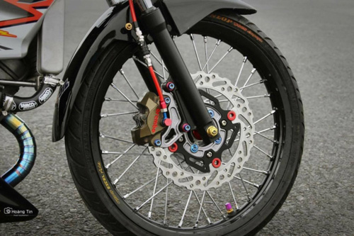 Cận cảnh Honda Sonic lắp thêm hàng loạt đồ chơi đắt tiền - 6