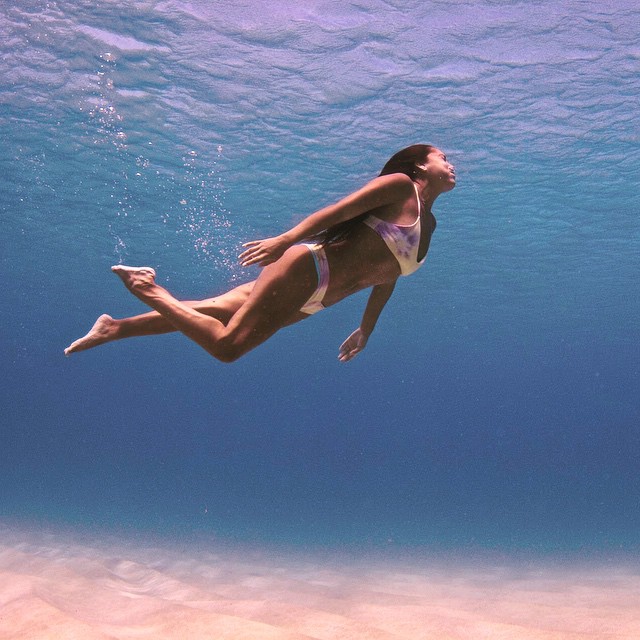 Chân dài Hawaii và tuyệt chiêu giữ dáng với điệu nhảy Hula - 8