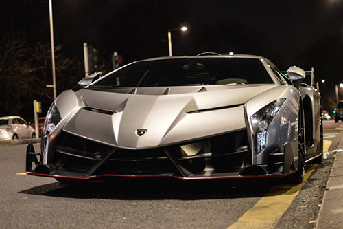 Lamborghini Veneno siêu hiếm xuất hiện trên phố - 1