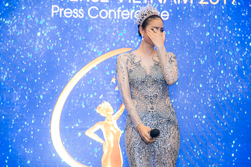 Phạm Hương diện xuyên thấu, bật khóc trước đông người - 4