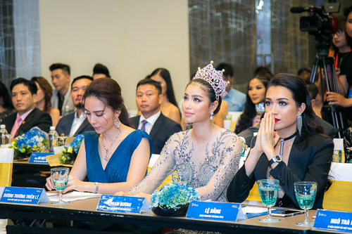 Phạm Hương diện xuyên thấu, bật khóc trước đông người - 6