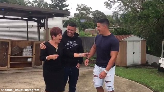 Cảm động 2 anh em tặng sinh nhật mẹ bằng xe BMW - 2