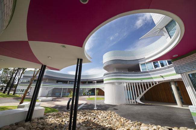 Trường Penleigh và Essendon Grammar ở Niddrie, Australia thực sự là một công trình kiến trúc “siêu sáng tạo”. 