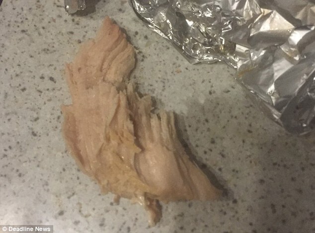 Ăn vụng hết gà tây, chó phình to gấp đôi không thể đi lại - 2