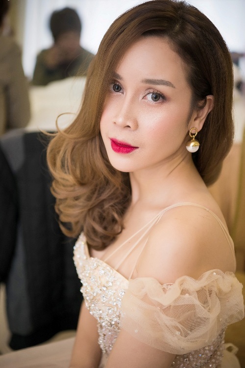 Thanh Tú ''lu mờ'' trước vẻ quyến rũ của Lưu Hương Giang - 1