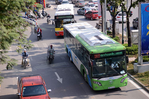 Buýt nhanh di chuyển chậm chạp trong ngày lăn bánh chính thức - 3