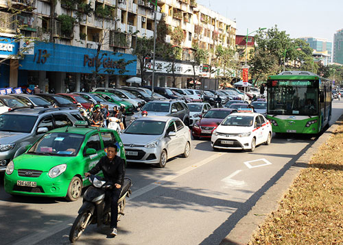 Buýt nhanh di chuyển chậm chạp trong ngày lăn bánh chính thức - 5