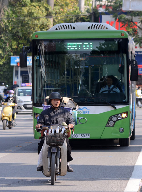 Buýt nhanh di chuyển chậm chạp trong ngày lăn bánh chính thức - 8