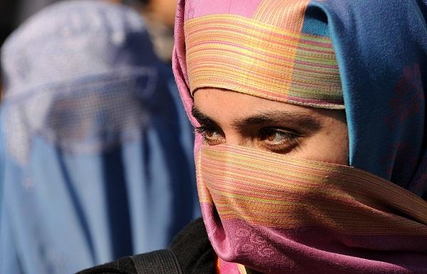 Afghanistan: Bị chặt đầu vì đi mua sắm không có chồng - 1
