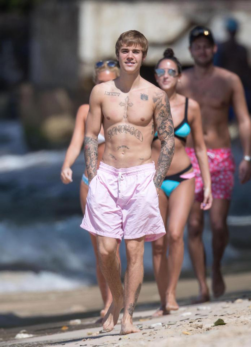 Dàn gái đẹp mặc bikini lao đến ôm Justin Bieber trên biển - 5