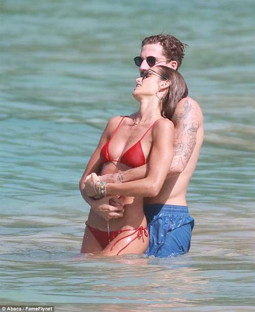 "Ghen tị gần chết" với cảnh tình tứ của chân dài Brazil - 6