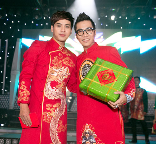 Hồ Quang Hiếu được bạn gái chăm sóc khi đi diễn - 6