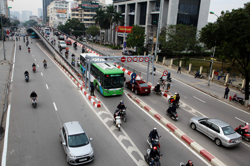 Toàn cảnh ma trận giao thông nơi xe buýt nhanh đi qua - 9