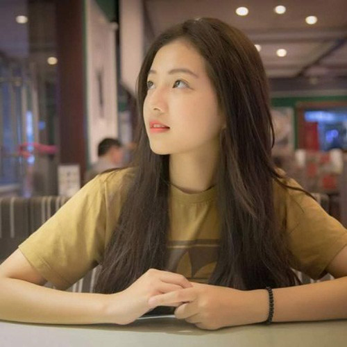 Nữ sinh Ngoại thương da trắng, dáng đẹp mê mẩn - 2