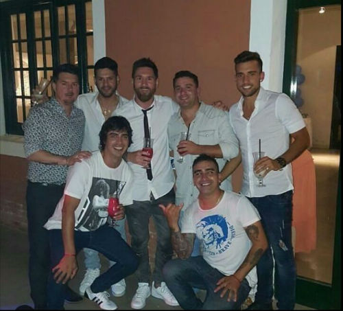 Sao bóng đá đón năm 2017: MU mở tiệc, sao Barca vùi đầu tập luyện - 11