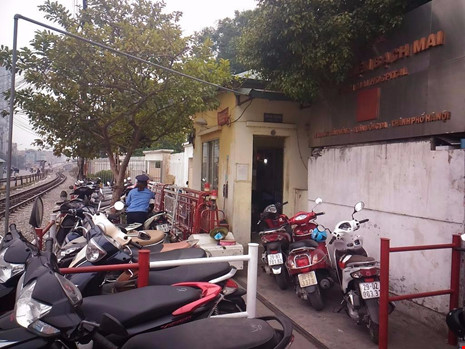 Gác tàu thu vé xe “cắt cổ” trước cổng BV Bạch Mai - 3